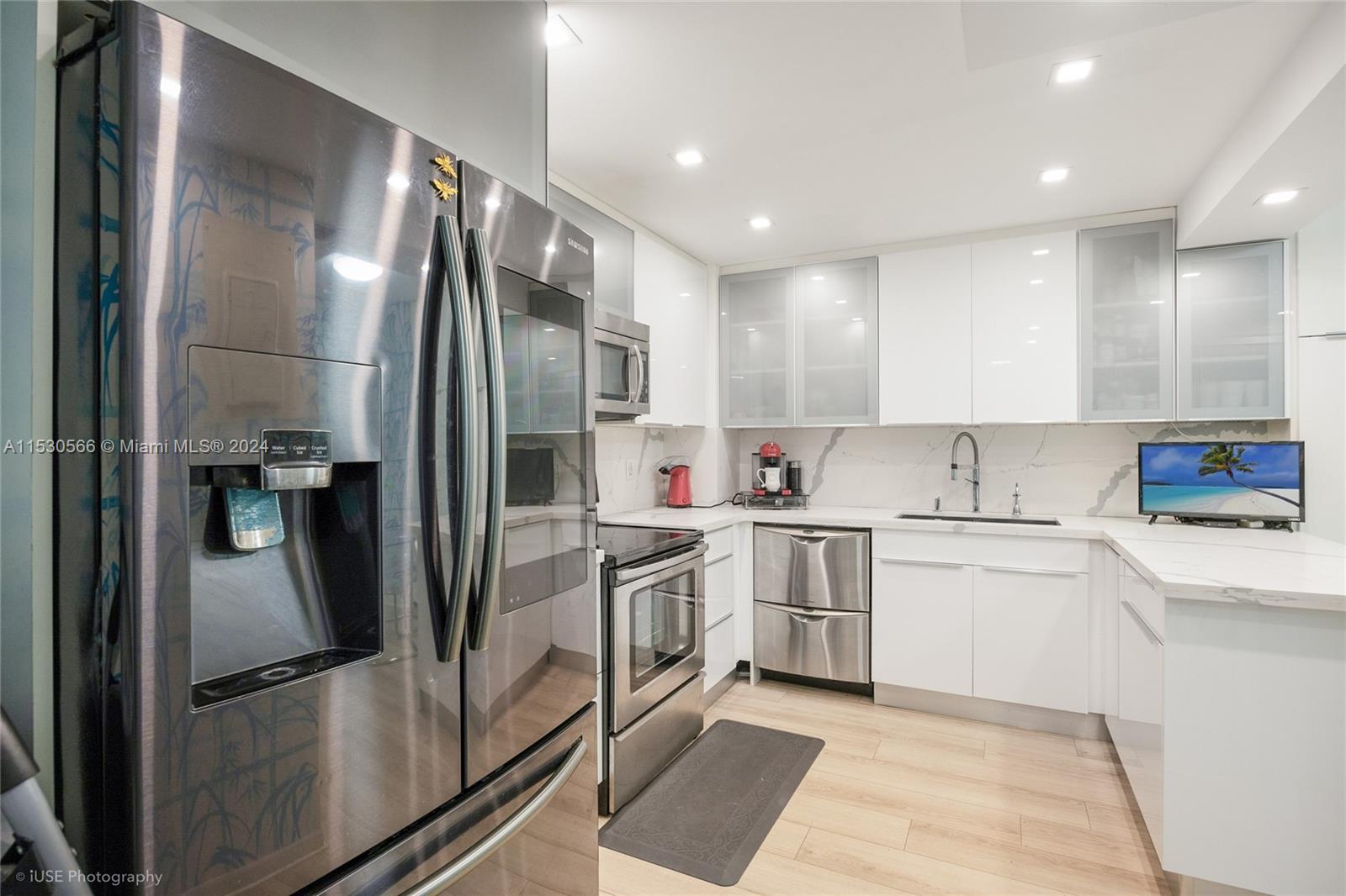 9801 Collins Ave 10K, Bal Harbour, Florida 33154, 2 Bedrooms Bedrooms, ,2 BathroomsBathrooms,Residentiallease,For Rent,9801 Collins Ave 10K,A11530566