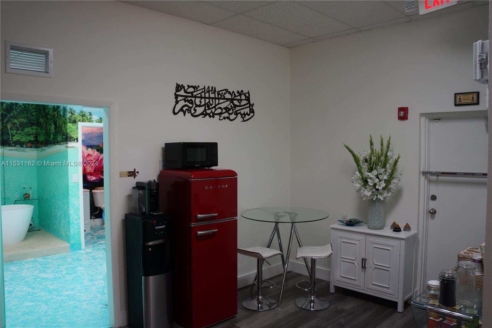 BREAK ROOM