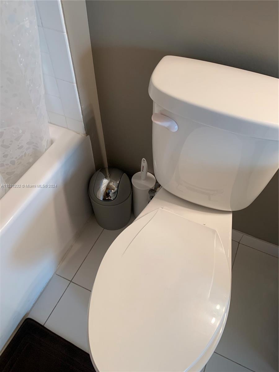 151 SE 1st St 2009, Miami, Florida 33131, 1 Bedroom Bedrooms, ,1 BathroomBathrooms,Residentiallease,For Rent,151 SE 1st St 2009,A11531232
