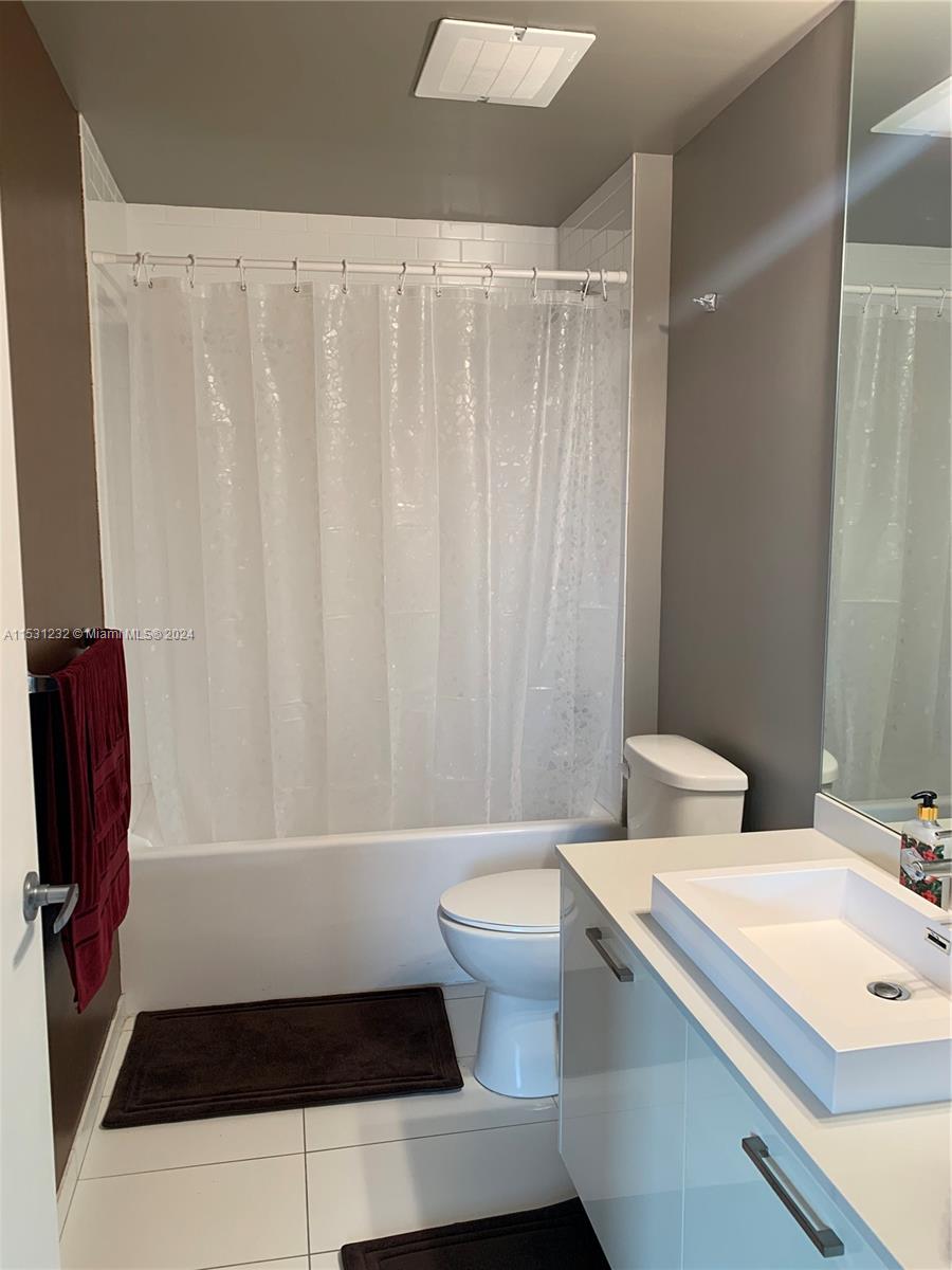 151 SE 1st St 2009, Miami, Florida 33131, 1 Bedroom Bedrooms, ,1 BathroomBathrooms,Residentiallease,For Rent,151 SE 1st St 2009,A11531232