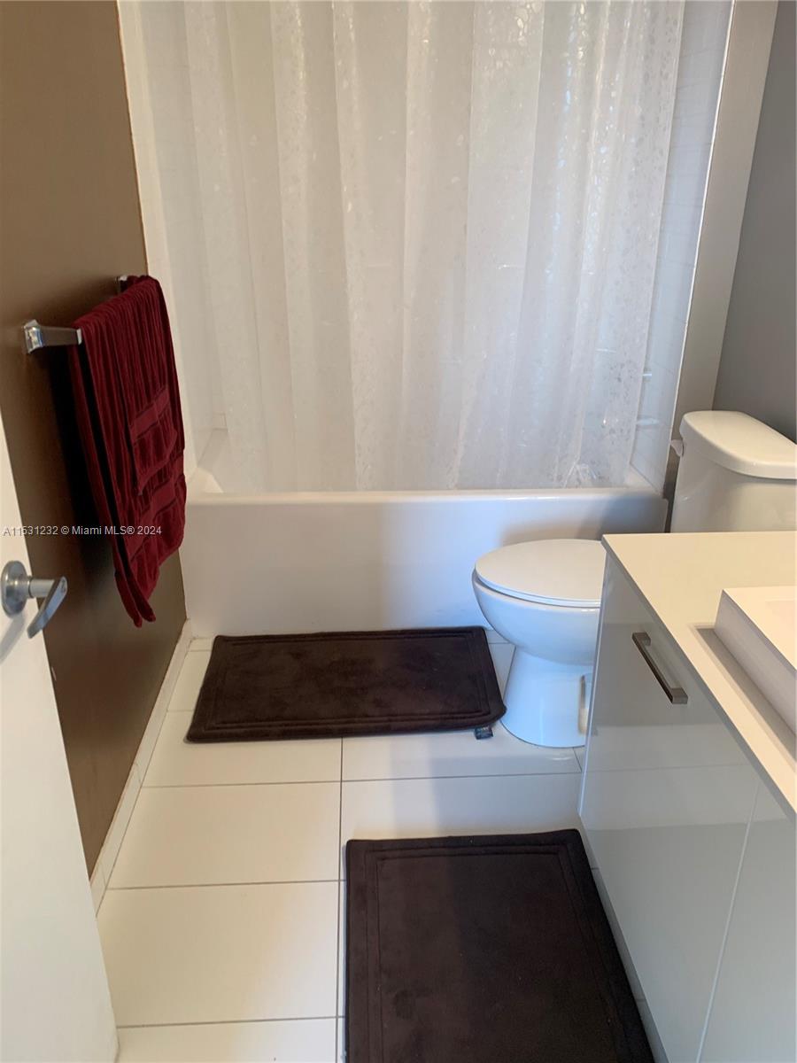 151 SE 1st St 2009, Miami, Florida 33131, 1 Bedroom Bedrooms, ,1 BathroomBathrooms,Residentiallease,For Rent,151 SE 1st St 2009,A11531232