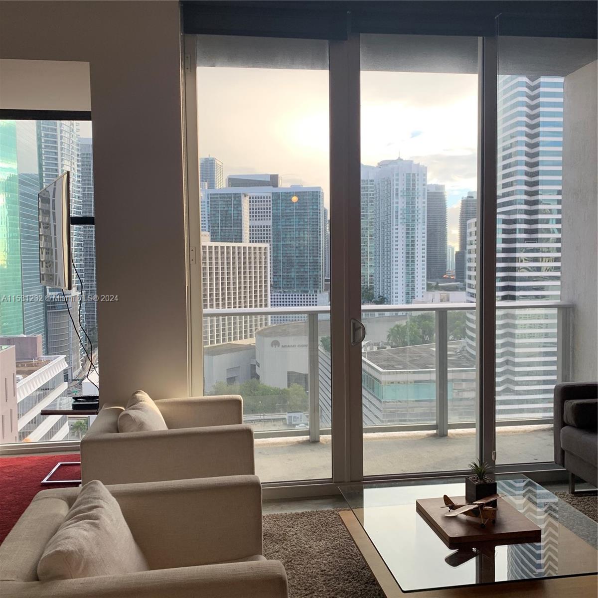 151 SE 1st St 2009, Miami, Florida 33131, 1 Bedroom Bedrooms, ,1 BathroomBathrooms,Residentiallease,For Rent,151 SE 1st St 2009,A11531232