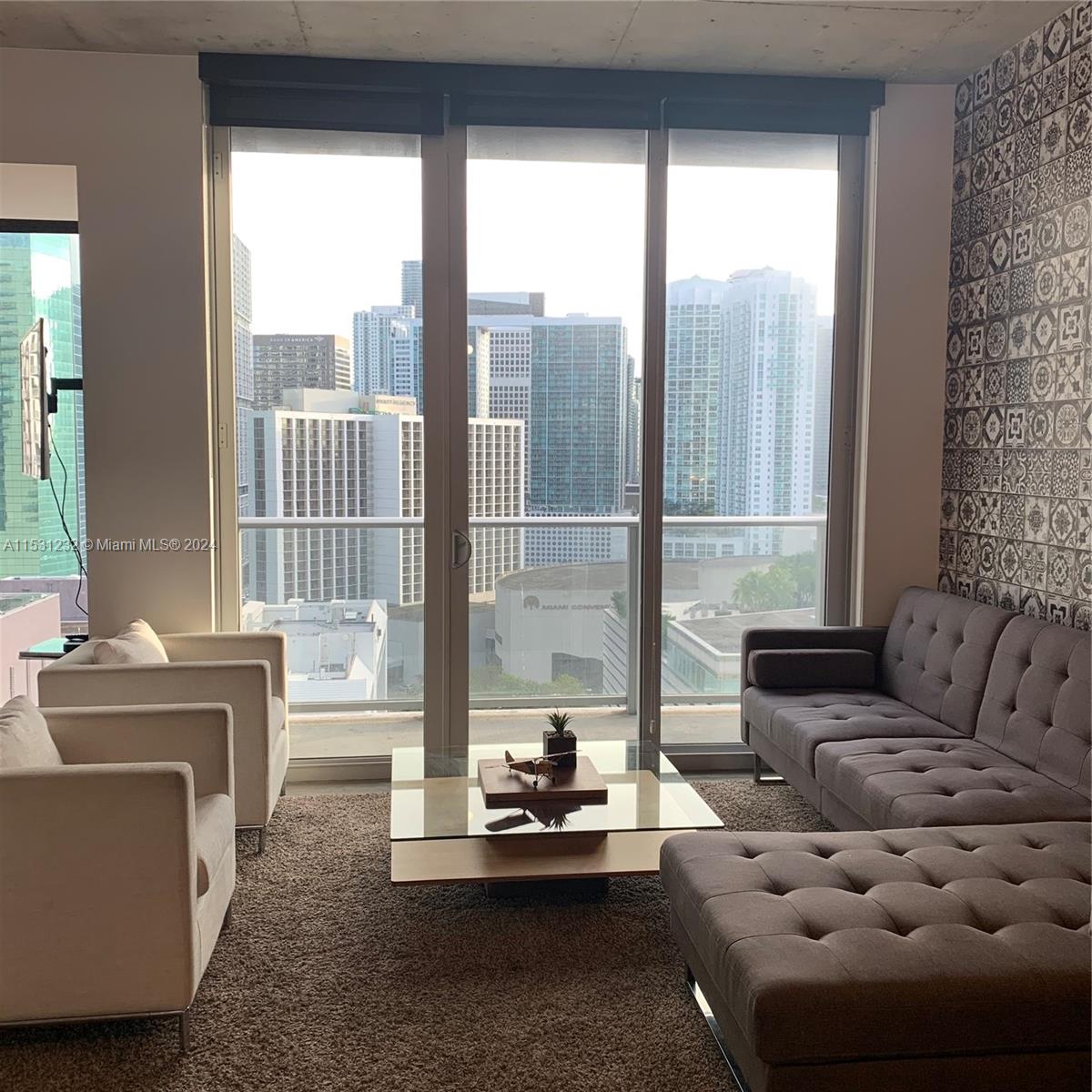 151 SE 1st St 2009, Miami, Florida 33131, 1 Bedroom Bedrooms, ,1 BathroomBathrooms,Residentiallease,For Rent,151 SE 1st St 2009,A11531232
