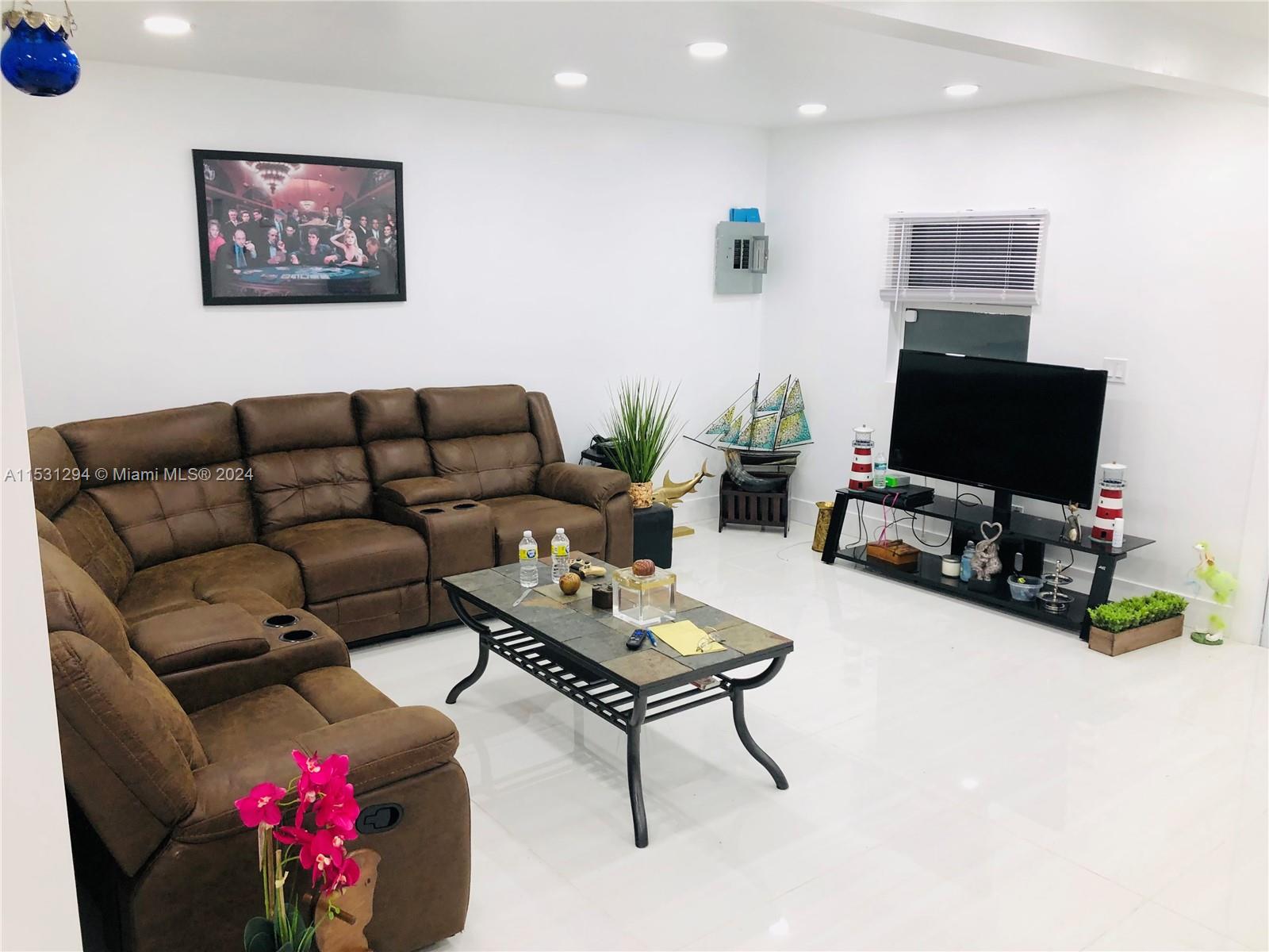 5337 Pembroke Rd, Hollywood, Florida 33021, ,Residentialincome,For Sale,5337 Pembroke Rd,A11531294