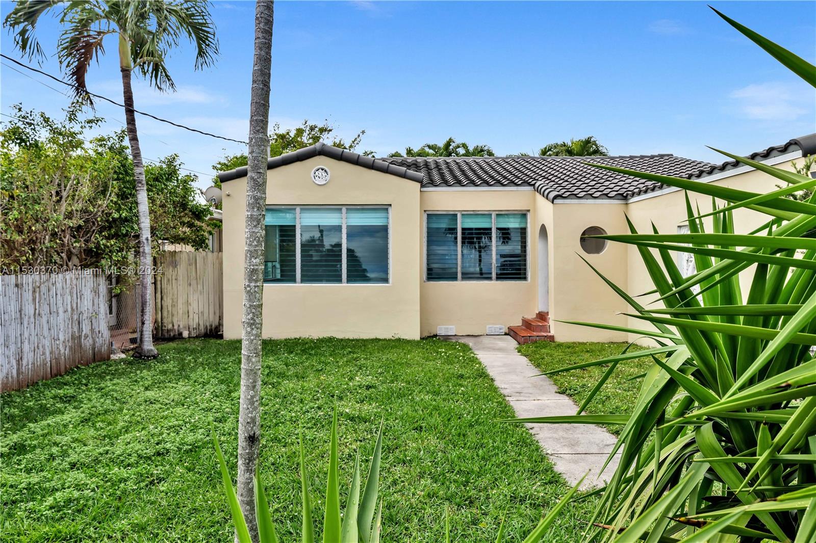 9572  Carlyle Ave  For Sale A11530370, FL