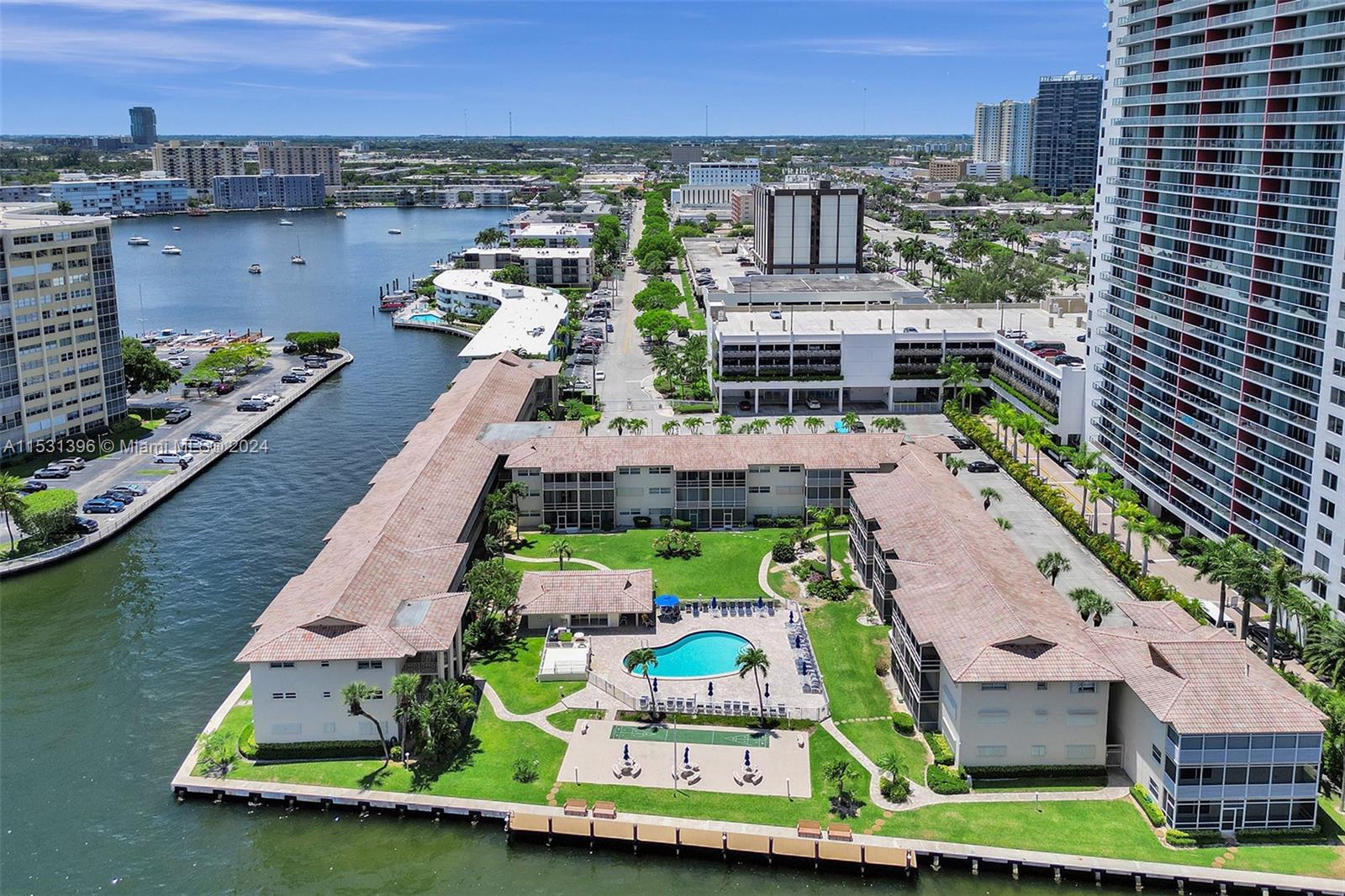 2600 Diana Dr 320, Hallandale Beach, Florida 33009, 1 Bedroom Bedrooms, ,2 BathroomsBathrooms,Residentiallease,For Rent,2600 Diana Dr 320,A11531396