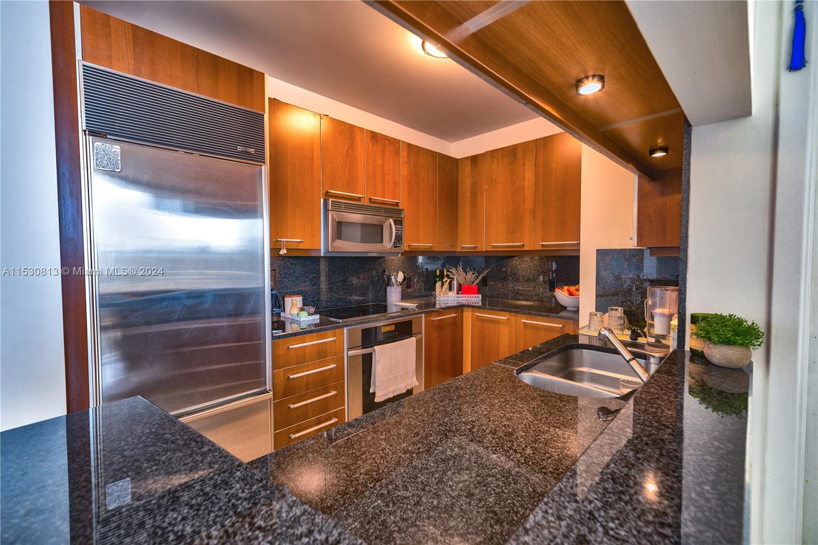 901 Brickell Key Blvd 3301, Miami, Florida 33131, 1 Bedroom Bedrooms, ,1 BathroomBathrooms,Residentiallease,For Rent,901 Brickell Key Blvd 3301,A11530813