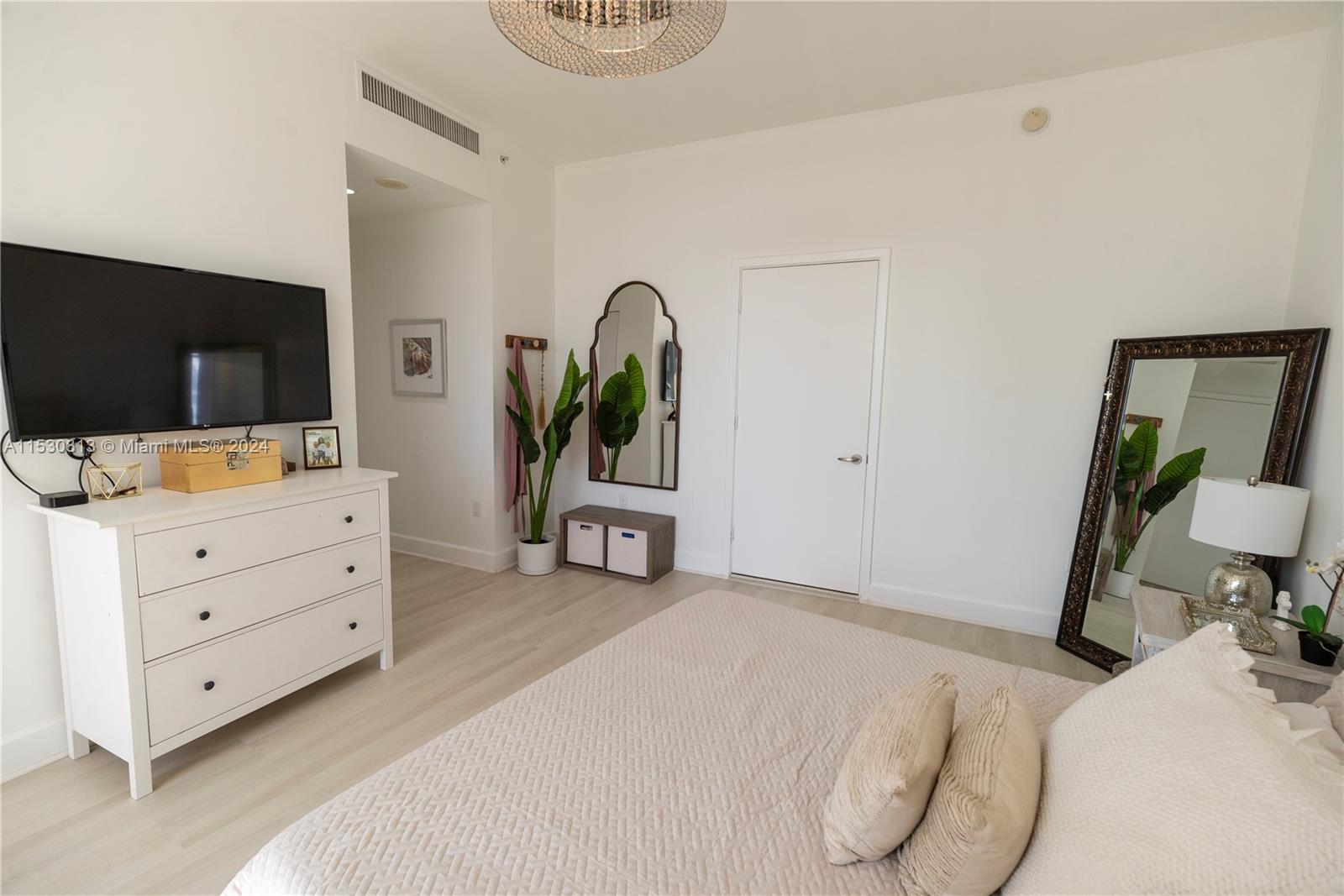901 Brickell Key Blvd 3301, Miami, Florida 33131, 1 Bedroom Bedrooms, ,1 BathroomBathrooms,Residentiallease,For Rent,901 Brickell Key Blvd 3301,A11530813