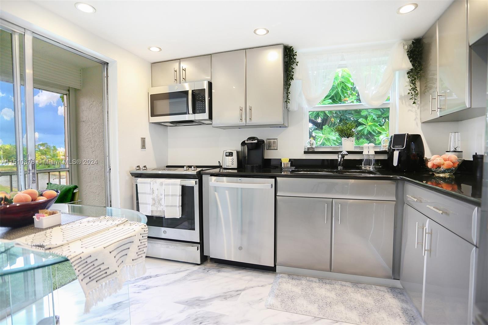 6570 Royal Palm Blvd 301-J, Margate, Florida 33063, 2 Bedrooms Bedrooms, ,2 BathroomsBathrooms,Residentiallease,For Rent,6570 Royal Palm Blvd 301-J,A11510376