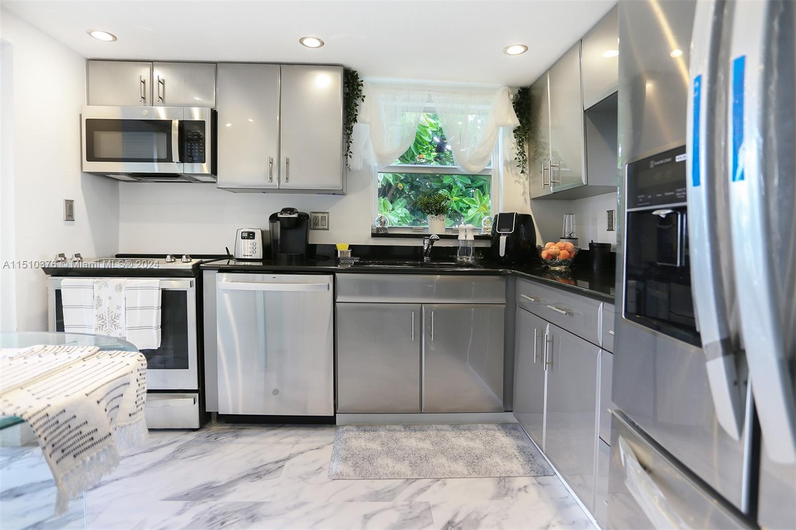 6570 Royal Palm Blvd 301-J, Margate, Florida 33063, 2 Bedrooms Bedrooms, ,2 BathroomsBathrooms,Residentiallease,For Rent,6570 Royal Palm Blvd 301-J,A11510376