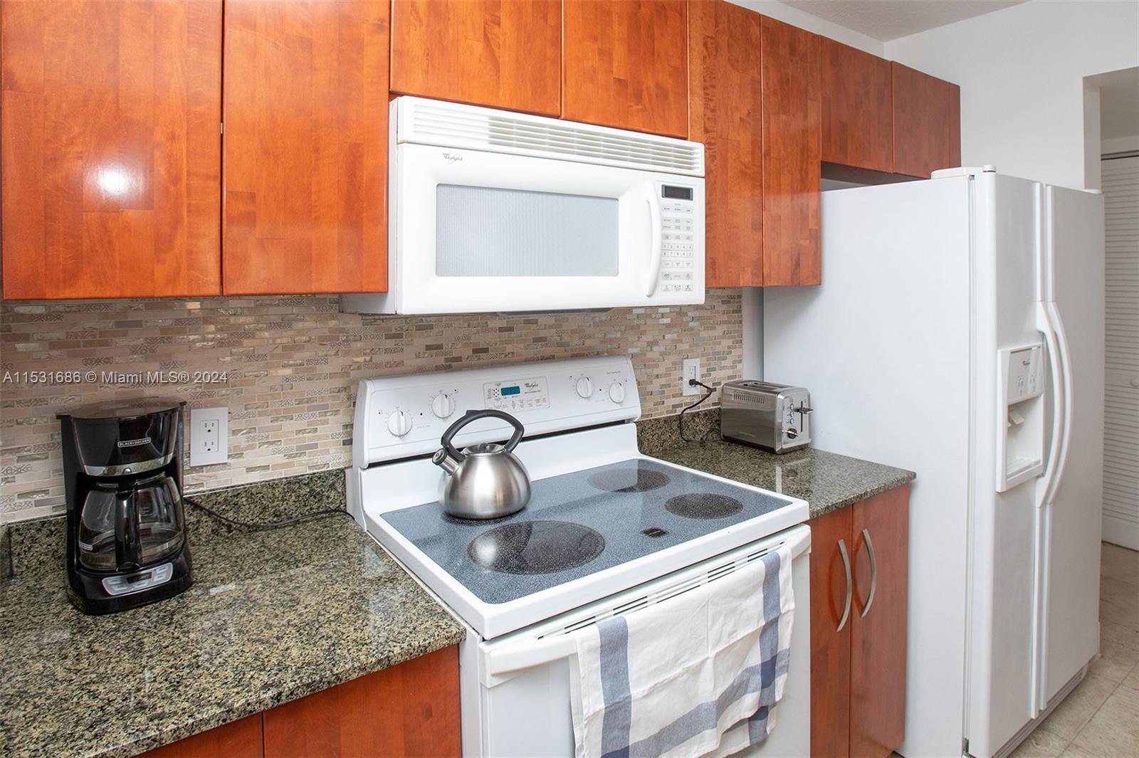 1200 Brickell Bay Dr 2704, Miami, Florida 33131, 1 Bedroom Bedrooms, ,1 BathroomBathrooms,Residentiallease,For Rent,1200 Brickell Bay Dr 2704,A11531686