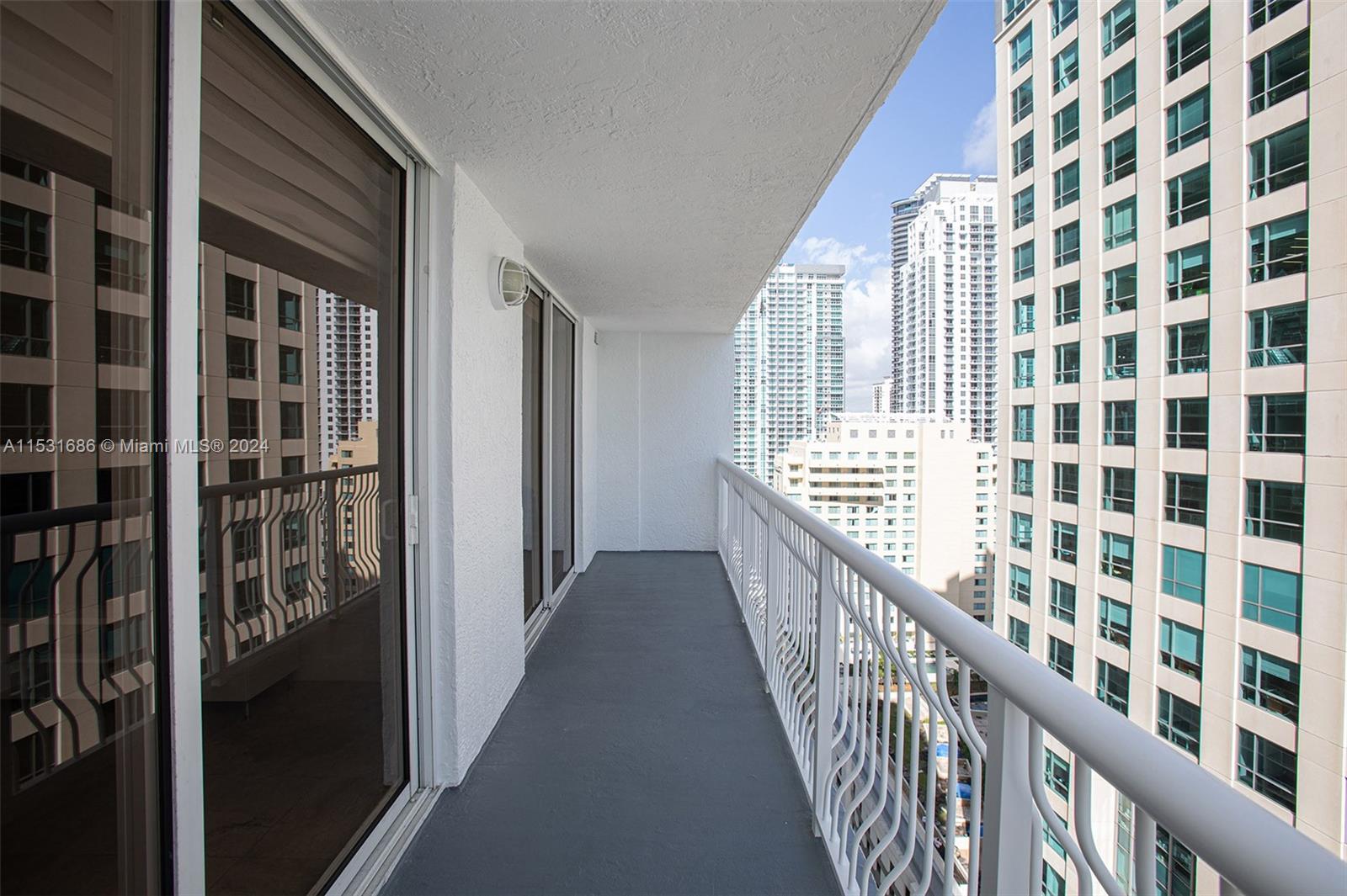 1200 Brickell Bay Dr 2704, Miami, Florida 33131, 1 Bedroom Bedrooms, ,1 BathroomBathrooms,Residentiallease,For Rent,1200 Brickell Bay Dr 2704,A11531686