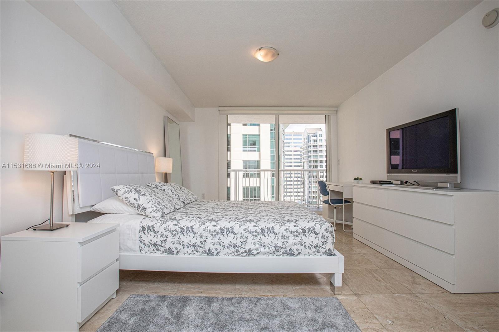 1200 Brickell Bay Dr 2704, Miami, Florida 33131, 1 Bedroom Bedrooms, ,1 BathroomBathrooms,Residentiallease,For Rent,1200 Brickell Bay Dr 2704,A11531686