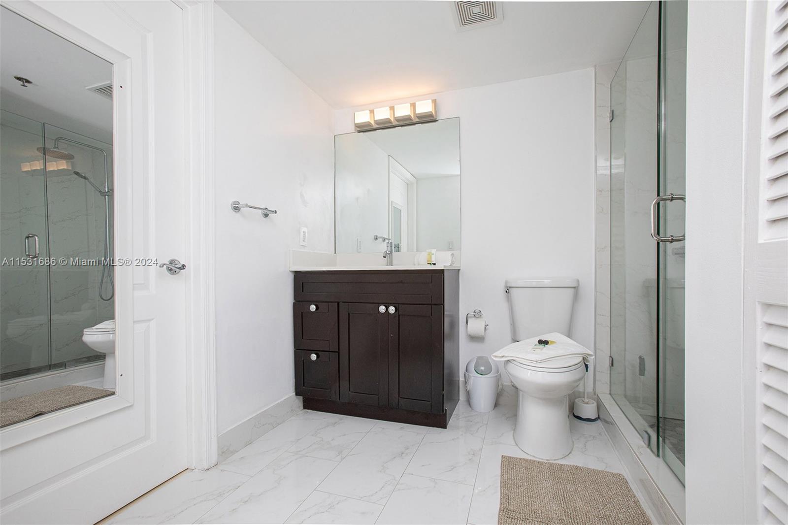1200 Brickell Bay Dr 2704, Miami, Florida 33131, 1 Bedroom Bedrooms, ,1 BathroomBathrooms,Residentiallease,For Rent,1200 Brickell Bay Dr 2704,A11531686