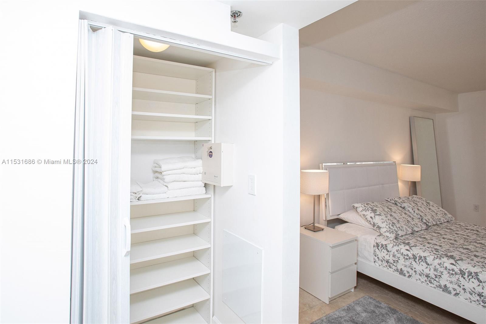 1200 Brickell Bay Dr 2704, Miami, Florida 33131, 1 Bedroom Bedrooms, ,1 BathroomBathrooms,Residentiallease,For Rent,1200 Brickell Bay Dr 2704,A11531686