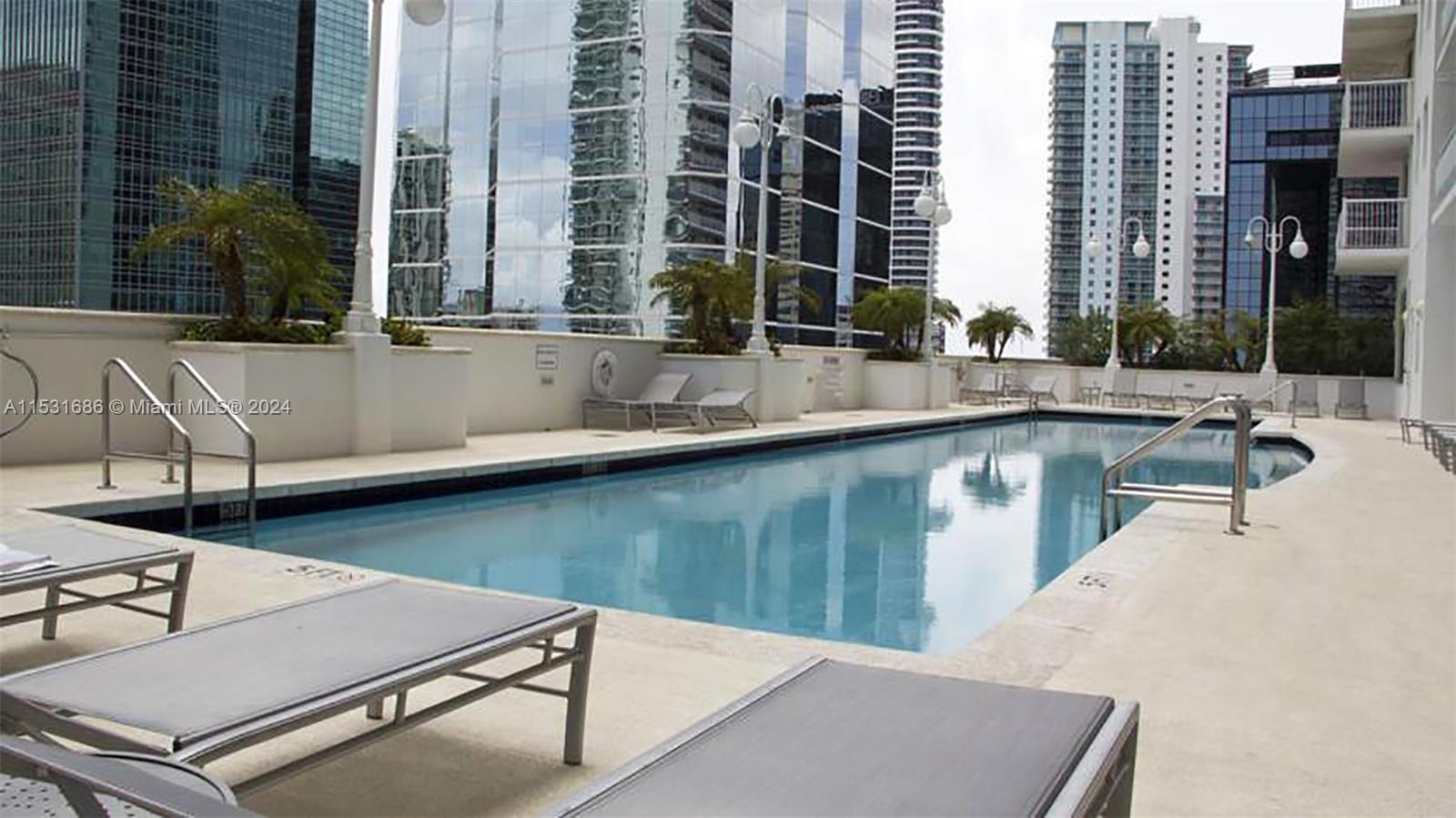 1200 Brickell Bay Dr 2704, Miami, Florida 33131, 1 Bedroom Bedrooms, ,1 BathroomBathrooms,Residentiallease,For Rent,1200 Brickell Bay Dr 2704,A11531686