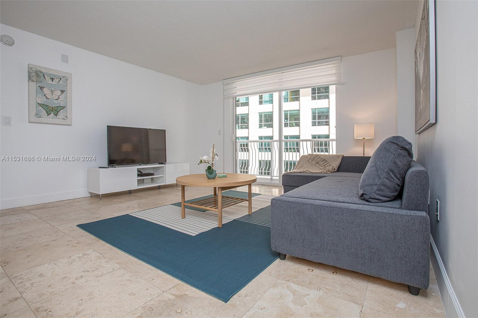 1200 Brickell Bay Dr 2704, Miami, Florida 33131, 1 Bedroom Bedrooms, ,1 BathroomBathrooms,Residentiallease,For Rent,1200 Brickell Bay Dr 2704,A11531686