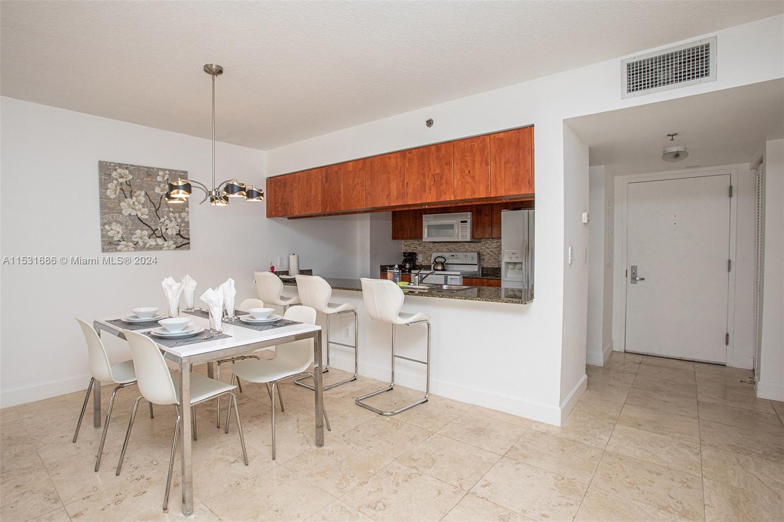 1200 Brickell Bay Dr 2704, Miami, Florida 33131, 1 Bedroom Bedrooms, ,1 BathroomBathrooms,Residentiallease,For Rent,1200 Brickell Bay Dr 2704,A11531686