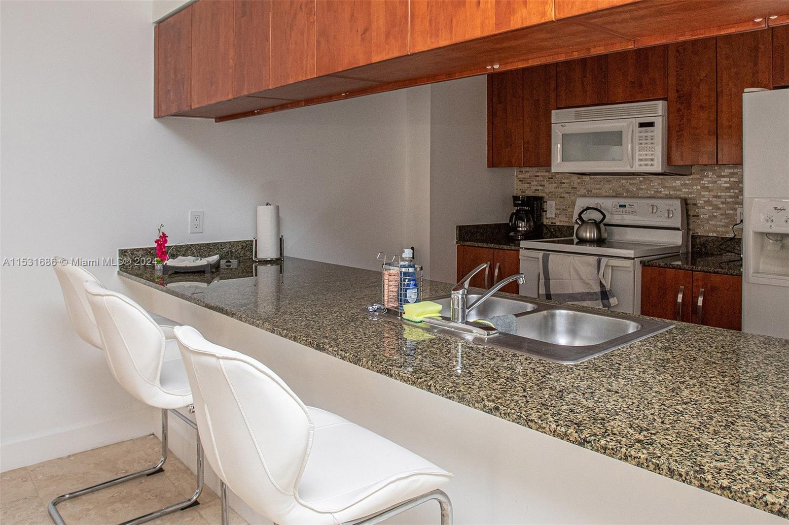 1200 Brickell Bay Dr 2704, Miami, Florida 33131, 1 Bedroom Bedrooms, ,1 BathroomBathrooms,Residentiallease,For Rent,1200 Brickell Bay Dr 2704,A11531686