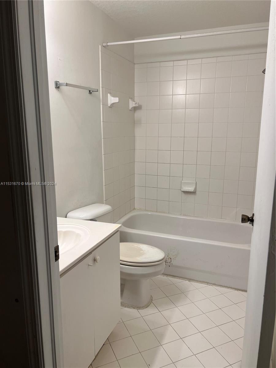 1320 SE 31st Ct 203-37, Homestead, Florida 33035, 2 Bedrooms Bedrooms, ,2 BathroomsBathrooms,Residentiallease,For Rent,1320 SE 31st Ct 203-37,A11531670