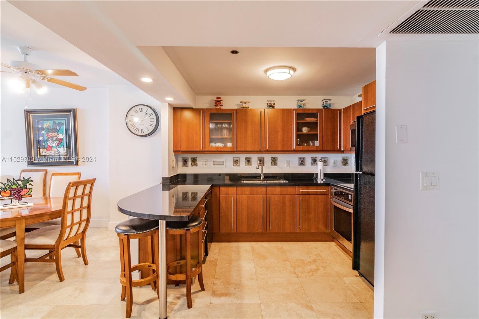 2301 Collins Ave 1425, Miami Beach, Florida 33139, 1 Bedroom Bedrooms, ,1 BathroomBathrooms,Residential,For Sale,2301 Collins Ave 1425,A11529309