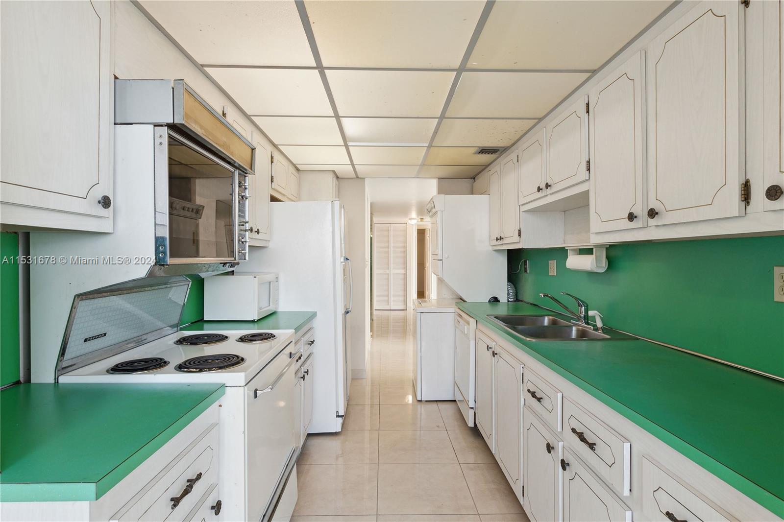 1901 Brickell Ave B1408, Miami, Florida 33129, 2 Bedrooms Bedrooms, ,2 BathroomsBathrooms,Residential,For Sale,1901 Brickell Ave B1408,A11531678