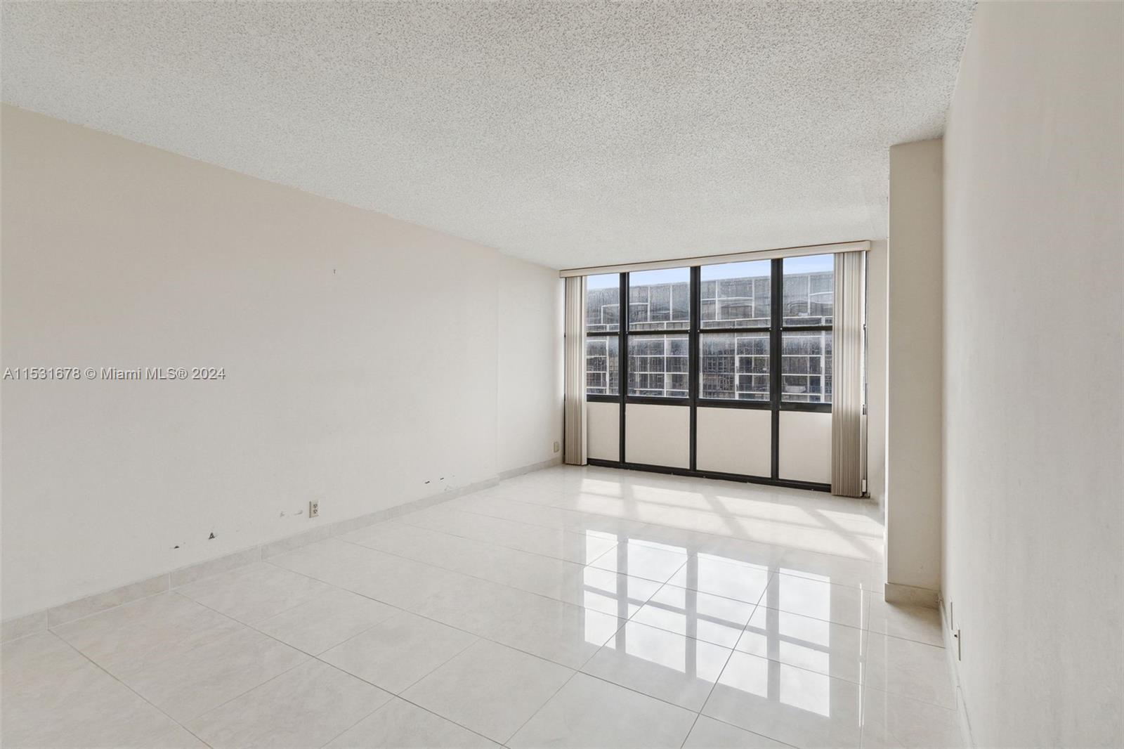 1901 Brickell Ave B1408, Miami, Florida 33129, 2 Bedrooms Bedrooms, ,2 BathroomsBathrooms,Residential,For Sale,1901 Brickell Ave B1408,A11531678