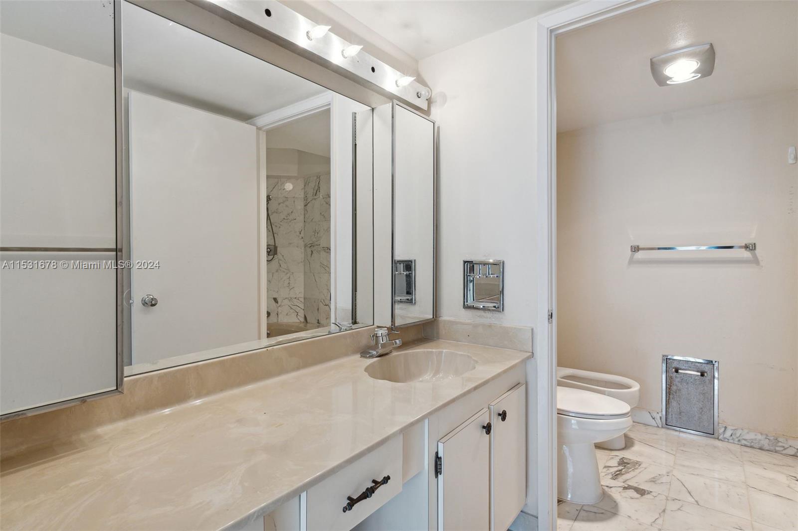 1901 Brickell Ave B1408, Miami, Florida 33129, 2 Bedrooms Bedrooms, ,2 BathroomsBathrooms,Residential,For Sale,1901 Brickell Ave B1408,A11531678