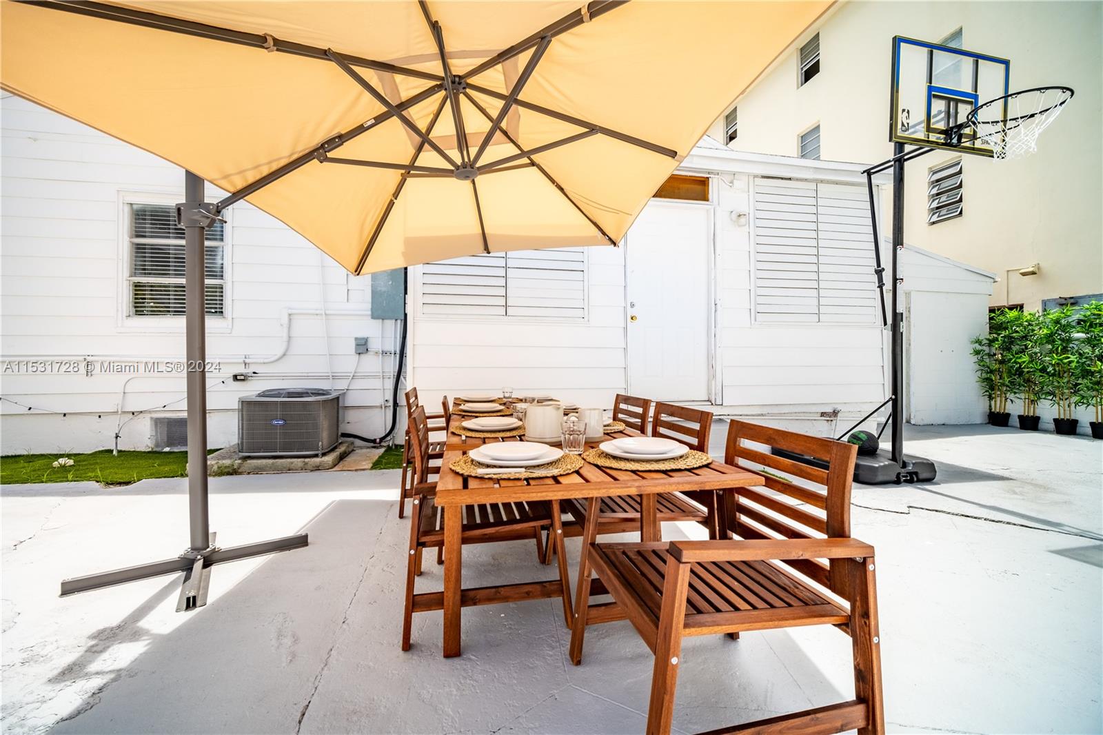 7835 Harding Ave, Miami Beach, Florida 33141, ,Residentialincome,For Sale,7835 Harding Ave,A11531728