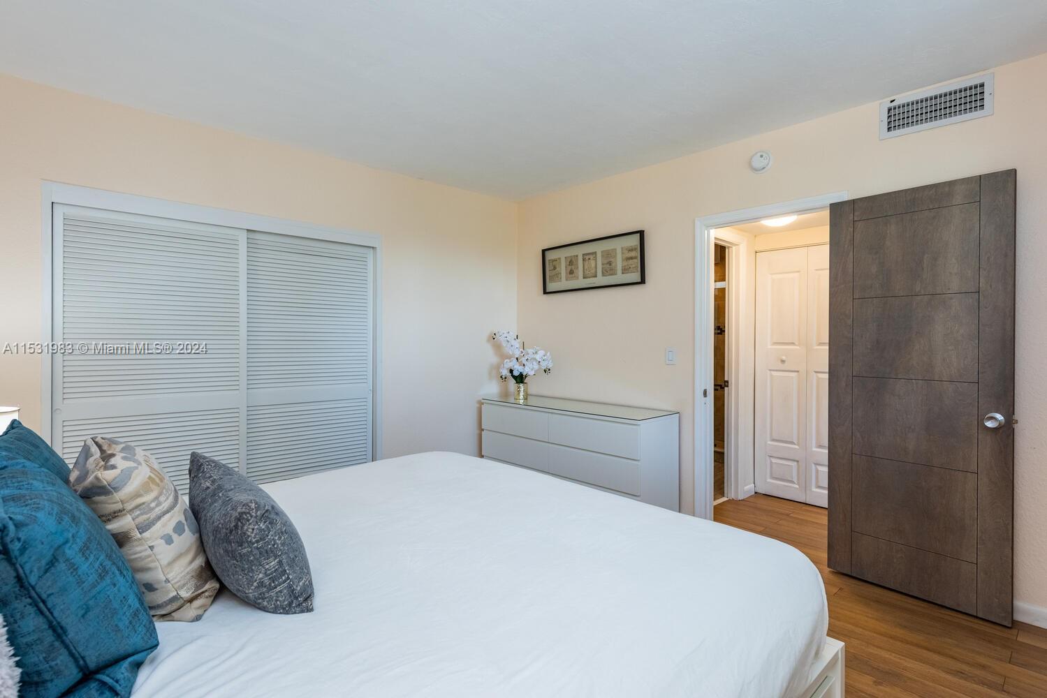 3801 S Ocean Dr 5S, Hollywood, Florida 33019, 1 Bedroom Bedrooms, ,1 BathroomBathrooms,Residential,For Sale,3801 S Ocean Dr 5S,A11531983