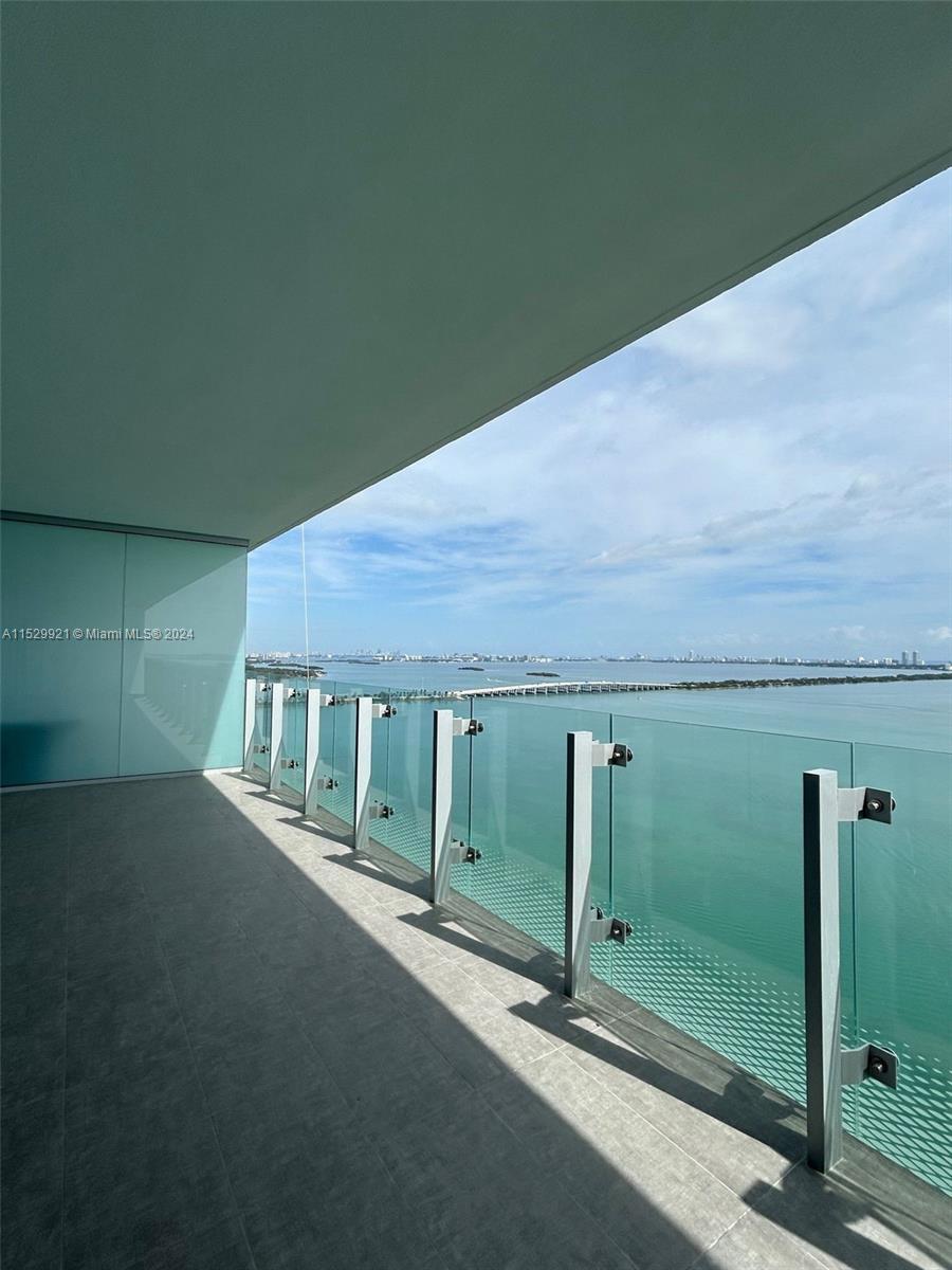 Located in the vibrant Edgewater Miami, the unit has full unobstructed bay views from all balconies. Two spacious bedrooms and three full baths, plus powder room and large den with private elevator entrance, laundry room, private storage room, marble floors, top quality kitchen cabinets, appliances and fixtures.
Owner will provide full interior design project, ready to be executed.
Experience modern style living and enjoy Miami's skyline, surrounded by shops, restaurantes, supermarkets and cafes.
Only 10 min from Miami Beach, downtown Miami and Brickell, Missoni Baia is a brand new, desirable development, ready to offer incredible amenities for you and your family.