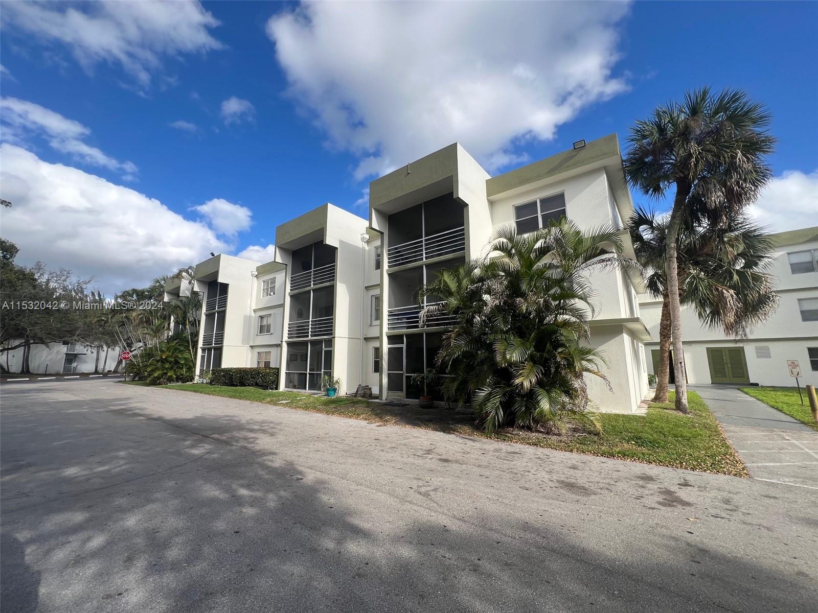 4235 N University Dr 314, Sunrise, Florida 33351, 2 Bedrooms Bedrooms, ,2 BathroomsBathrooms,Residential,For Sale,4235 N University Dr 314,A11532042