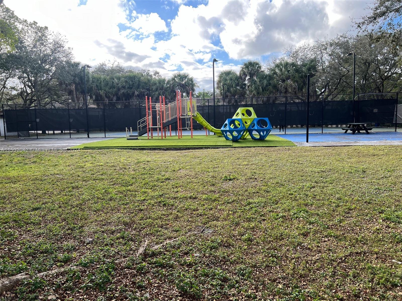 4235 N University Dr 314, Sunrise, Florida 33351, 2 Bedrooms Bedrooms, ,2 BathroomsBathrooms,Residential,For Sale,4235 N University Dr 314,A11532042