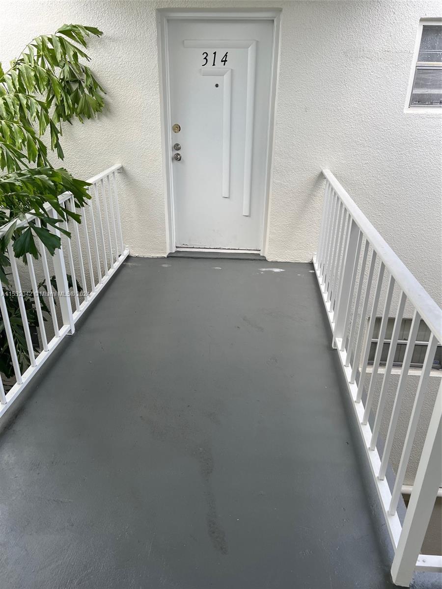 4235 N University Dr 314, Sunrise, Florida 33351, 2 Bedrooms Bedrooms, ,2 BathroomsBathrooms,Residential,For Sale,4235 N University Dr 314,A11532042