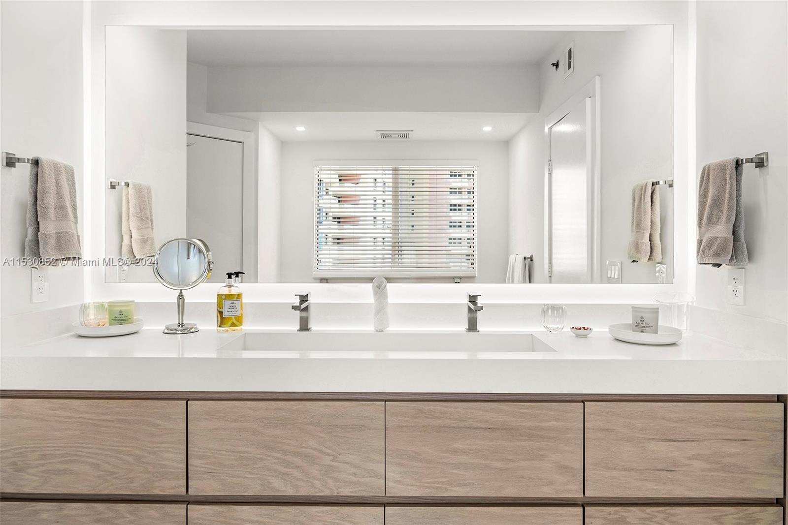 791 Crandon Blvd 901, Key Biscayne, Florida 33149, 3 Bedrooms Bedrooms, ,3 BathroomsBathrooms,Residentiallease,For Rent,791 Crandon Blvd 901,A11530852