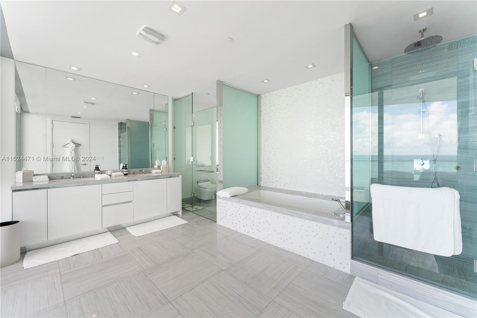 16901 Collins Ave 805, Sunny Isles Beach, Florida 33160, 4 Bedrooms Bedrooms, ,5 BathroomsBathrooms,Residentiallease,For Rent,16901 Collins Ave 805,A11524471