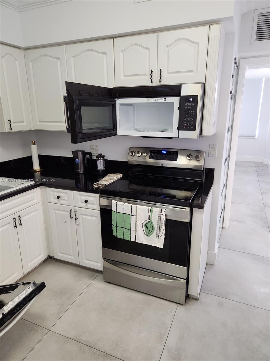5700 Collins Ave 11D, Miami Beach, Florida 33140, 2 Bedrooms Bedrooms, ,2 BathroomsBathrooms,Residentiallease,For Rent,5700 Collins Ave 11D,A11532478