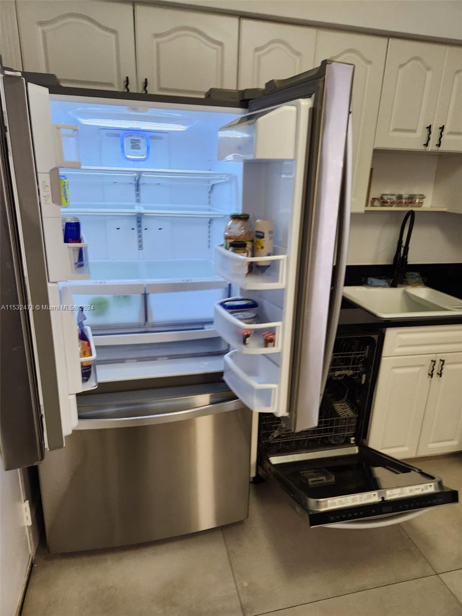 5700 Collins Ave 11D, Miami Beach, Florida 33140, 2 Bedrooms Bedrooms, ,2 BathroomsBathrooms,Residentiallease,For Rent,5700 Collins Ave 11D,A11532478