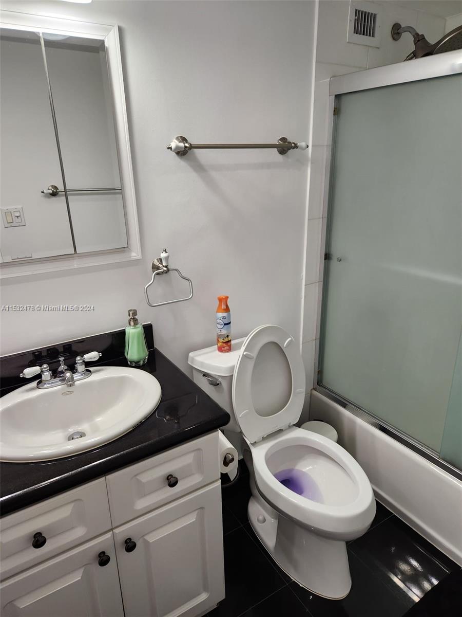 5700 Collins Ave 11D, Miami Beach, Florida 33140, 2 Bedrooms Bedrooms, ,2 BathroomsBathrooms,Residentiallease,For Rent,5700 Collins Ave 11D,A11532478