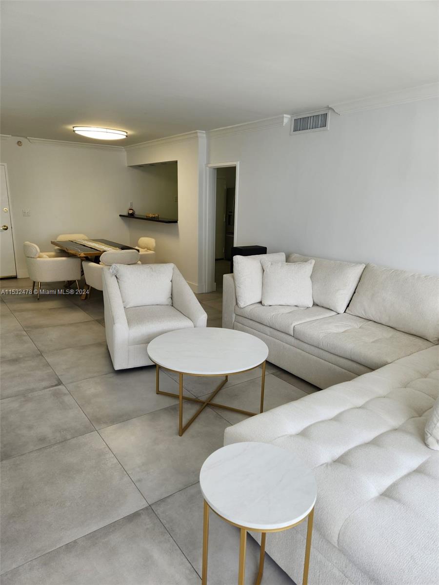 5700 Collins Ave 11D, Miami Beach, Florida 33140, 2 Bedrooms Bedrooms, ,2 BathroomsBathrooms,Residentiallease,For Rent,5700 Collins Ave 11D,A11532478