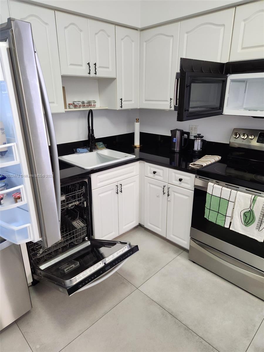 5700 Collins Ave 11D, Miami Beach, Florida 33140, 2 Bedrooms Bedrooms, ,2 BathroomsBathrooms,Residentiallease,For Rent,5700 Collins Ave 11D,A11532478