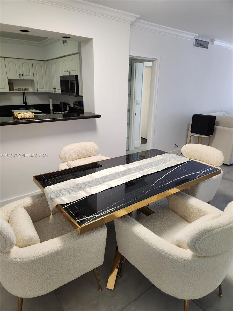 5700 Collins Ave 11D, Miami Beach, Florida 33140, 2 Bedrooms Bedrooms, ,2 BathroomsBathrooms,Residentiallease,For Rent,5700 Collins Ave 11D,A11532478
