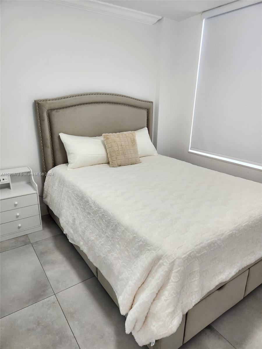 5700 Collins Ave 11D, Miami Beach, Florida 33140, 2 Bedrooms Bedrooms, ,2 BathroomsBathrooms,Residentiallease,For Rent,5700 Collins Ave 11D,A11532478