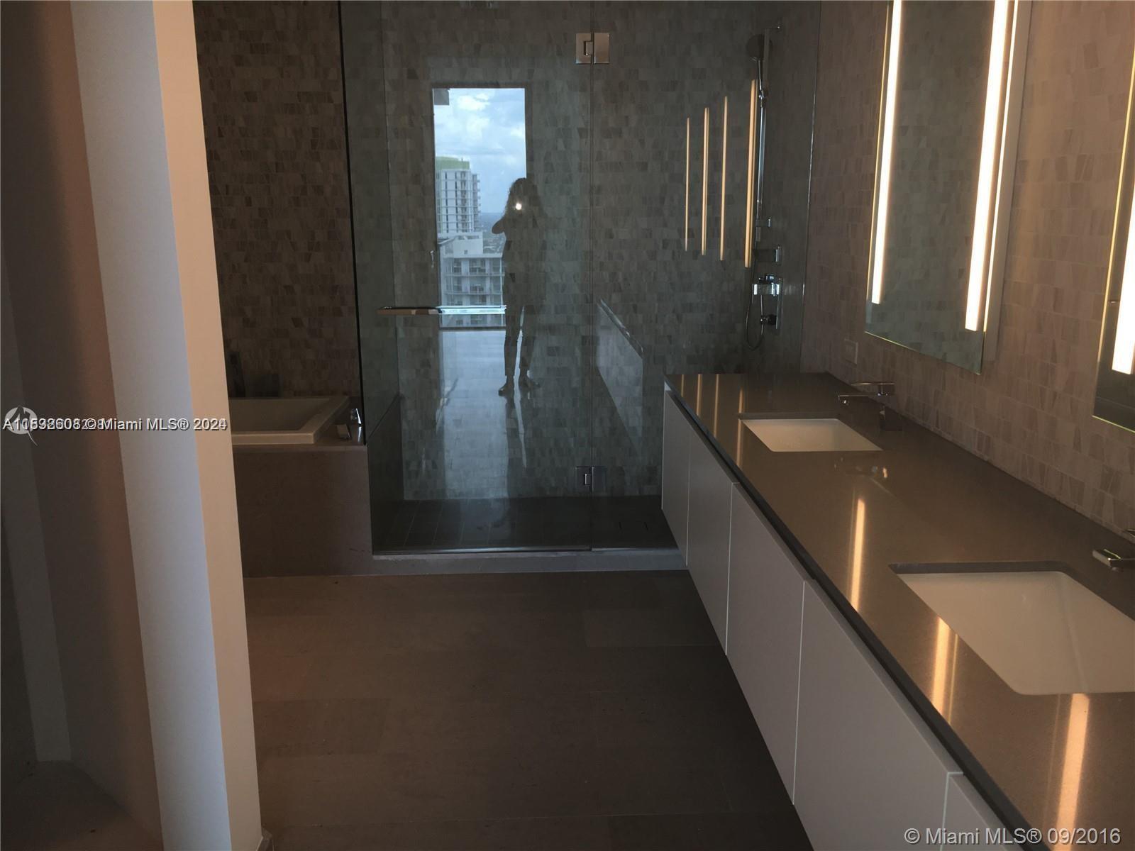 68 SE 6th St 3510, Miami, Florida 33131, 2 Bedrooms Bedrooms, ,2 BathroomsBathrooms,Residential,For Sale,68 SE 6th St 3510,A11532608