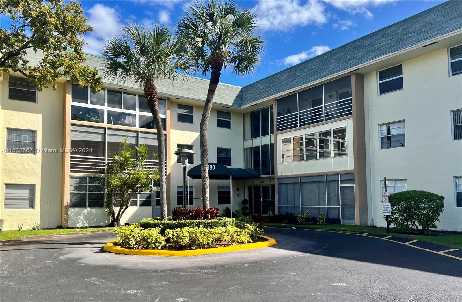 5180 E Sabal Palm Blvd 239, Tamarac, Florida 33319, 2 Bedrooms Bedrooms, ,2 BathroomsBathrooms,Residential,For Sale,5180 E Sabal Palm Blvd 239,A11532567