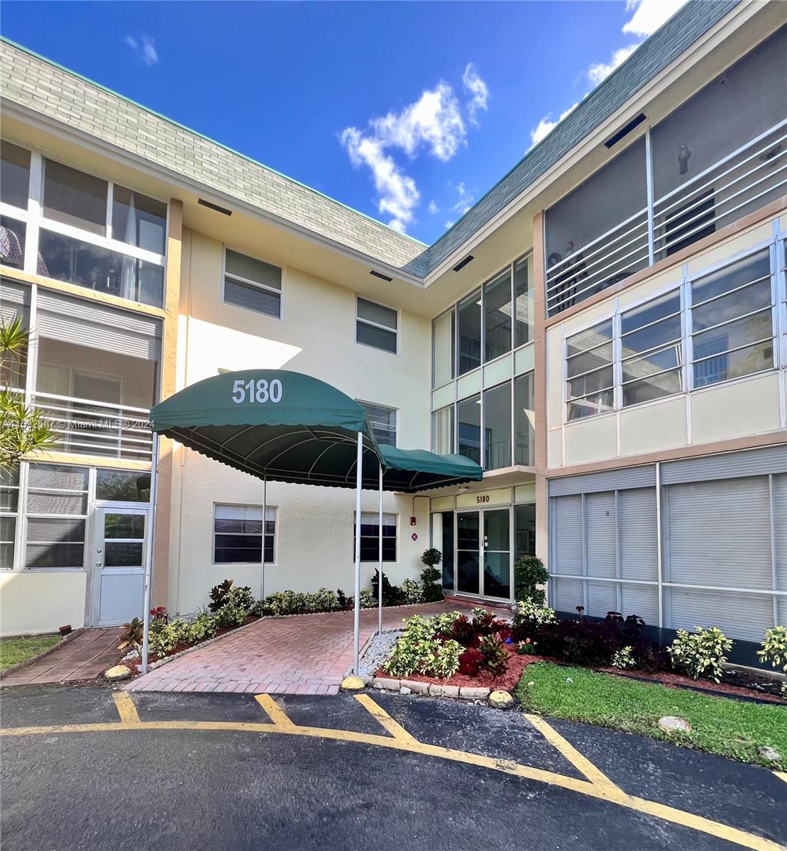 5180 E Sabal Palm Blvd 239, Tamarac, Florida 33319, 2 Bedrooms Bedrooms, ,2 BathroomsBathrooms,Residential,For Sale,5180 E Sabal Palm Blvd 239,A11532567