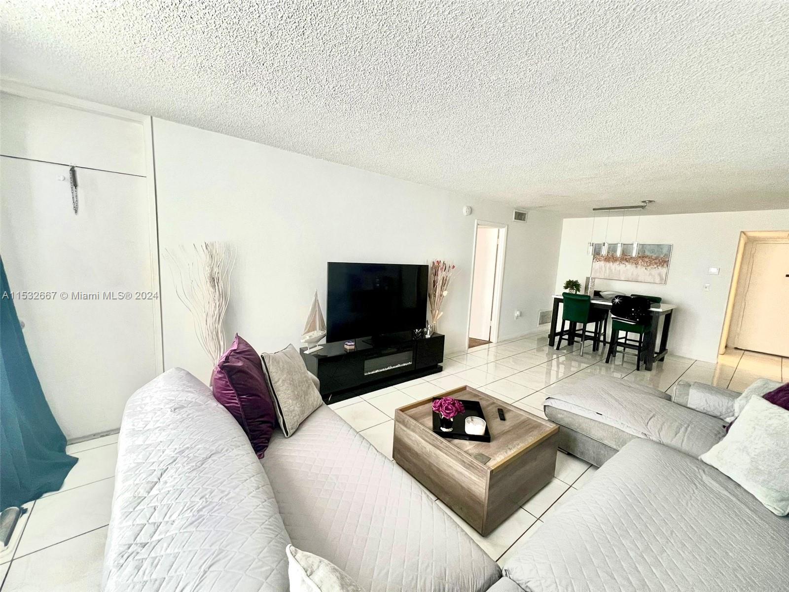 1200 NE Miami Gardens Dr 410W, Miami, Florida 33179, 1 Bedroom Bedrooms, ,2 BathroomsBathrooms,Residential,For Sale,1200 NE Miami Gardens Dr 410W,A11532667