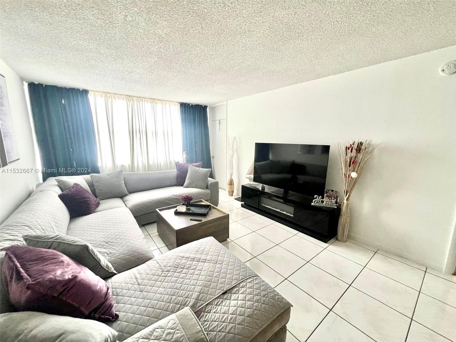 1200 NE Miami Gardens Dr 410W, Miami, Florida 33179, 1 Bedroom Bedrooms, ,2 BathroomsBathrooms,Residential,For Sale,1200 NE Miami Gardens Dr 410W,A11532667