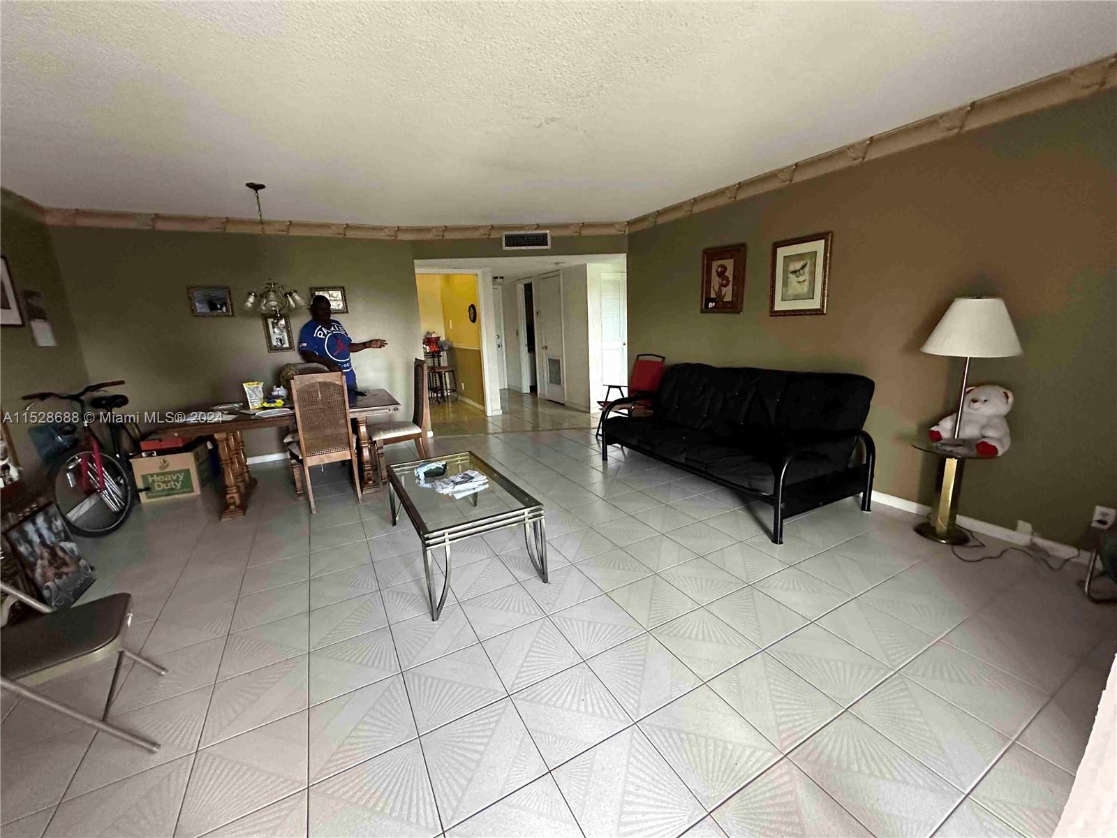 2061 NW 47th Ter 405, Lauderhill, Florida 33313, 1 Bedroom Bedrooms, ,1 BathroomBathrooms,Residential,For Sale,2061 NW 47th Ter 405,A11528688
