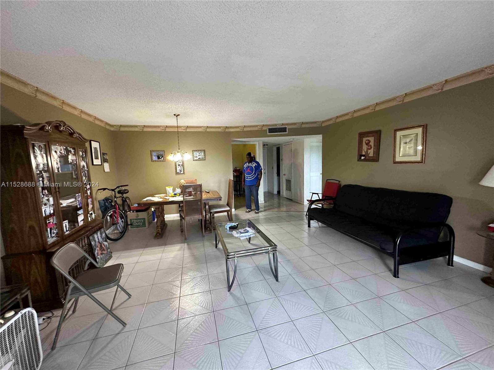 2061 NW 47th Ter 405, Lauderhill, Florida 33313, 1 Bedroom Bedrooms, ,1 BathroomBathrooms,Residential,For Sale,2061 NW 47th Ter 405,A11528688